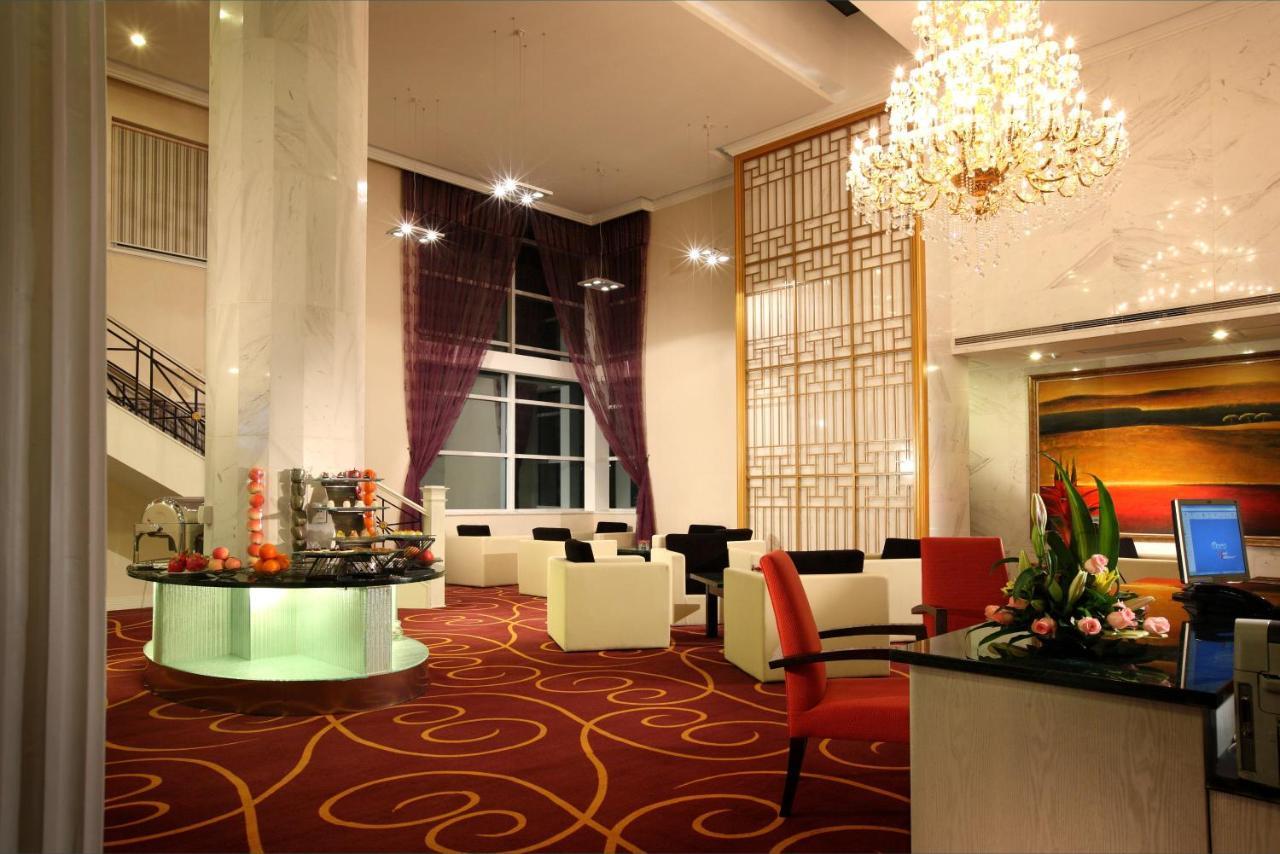 Holiday Inn Beijing Downtown Экстерьер фото